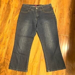 Zion Original Jeans Embroidered Capri Pants Size Large